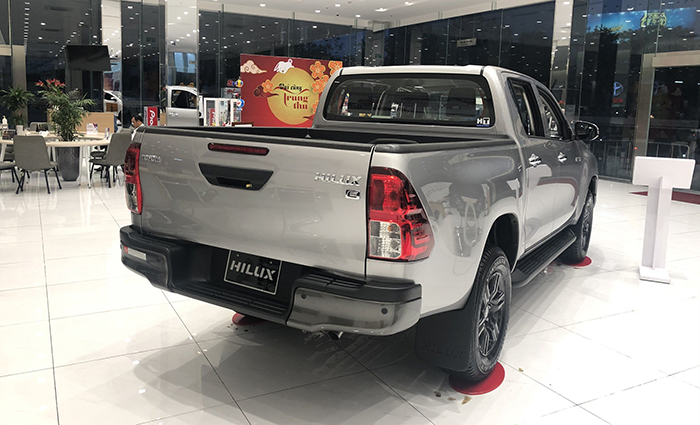 duoi-xe-toyota-hilux-at