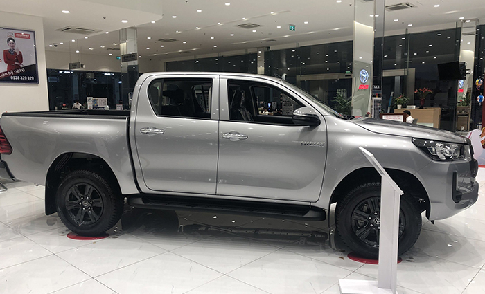 than-xe-toyota-hilux-at
